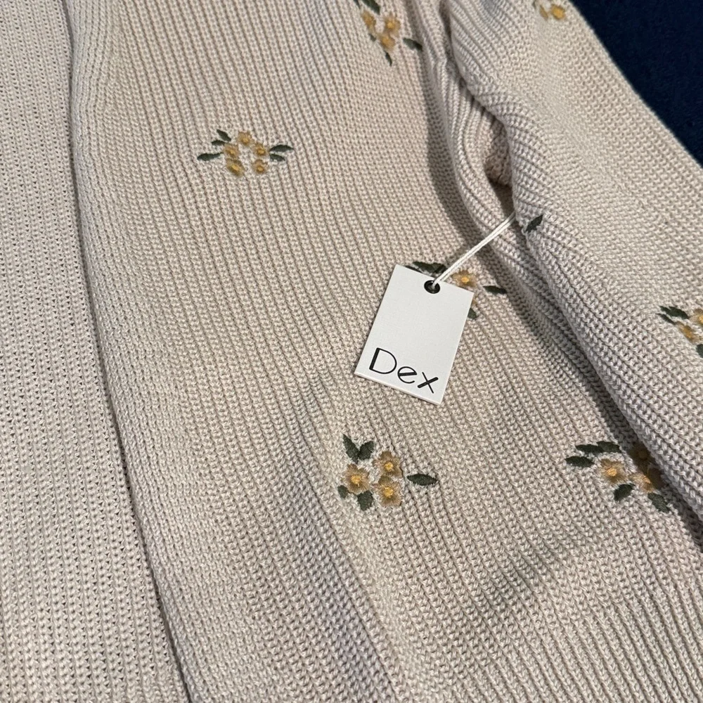 NWT Dex Beige Floral Women's Cardigan - Picture 2 of 5